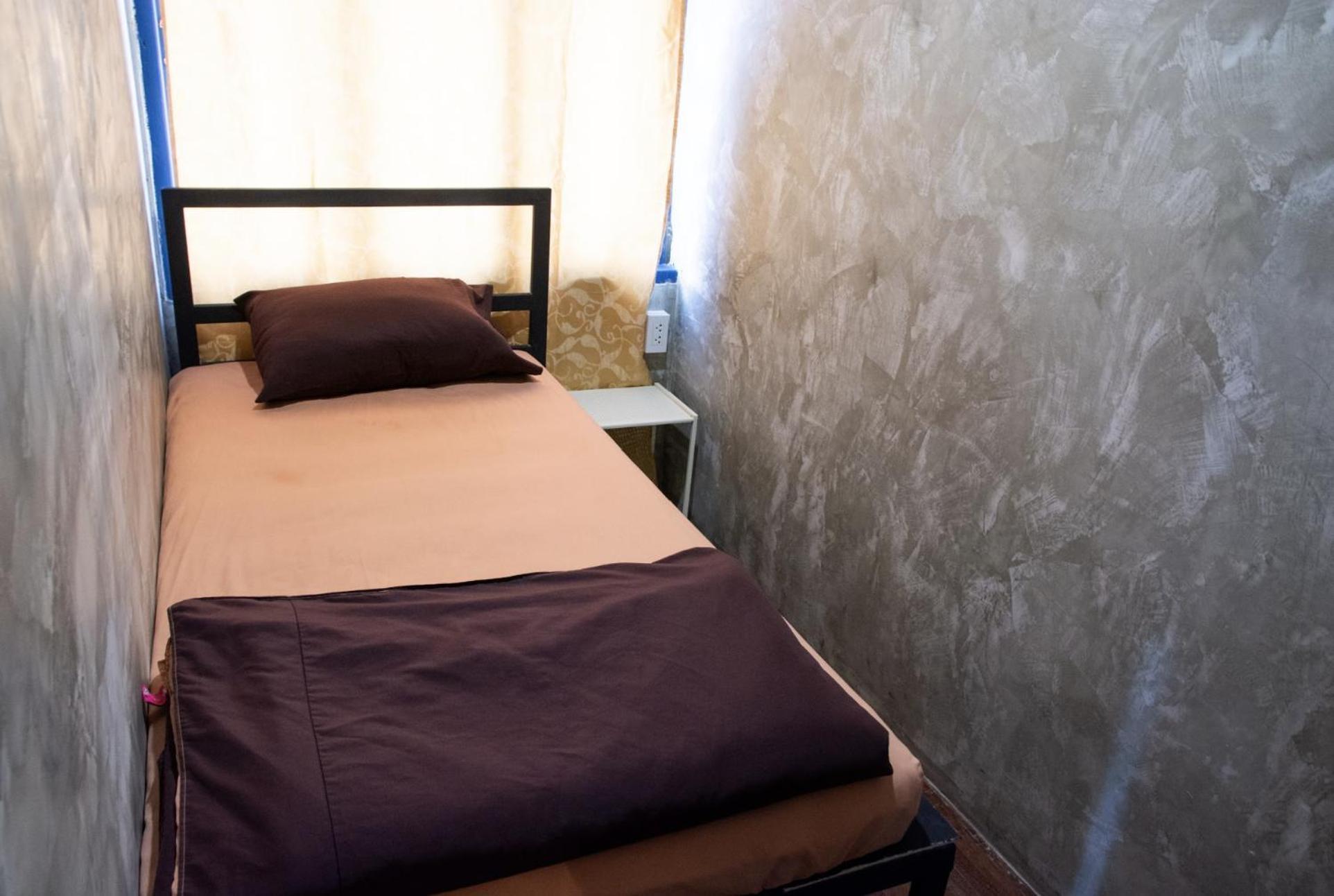 Area81 Hideout Hostel Бангкок Екстер'єр фото
