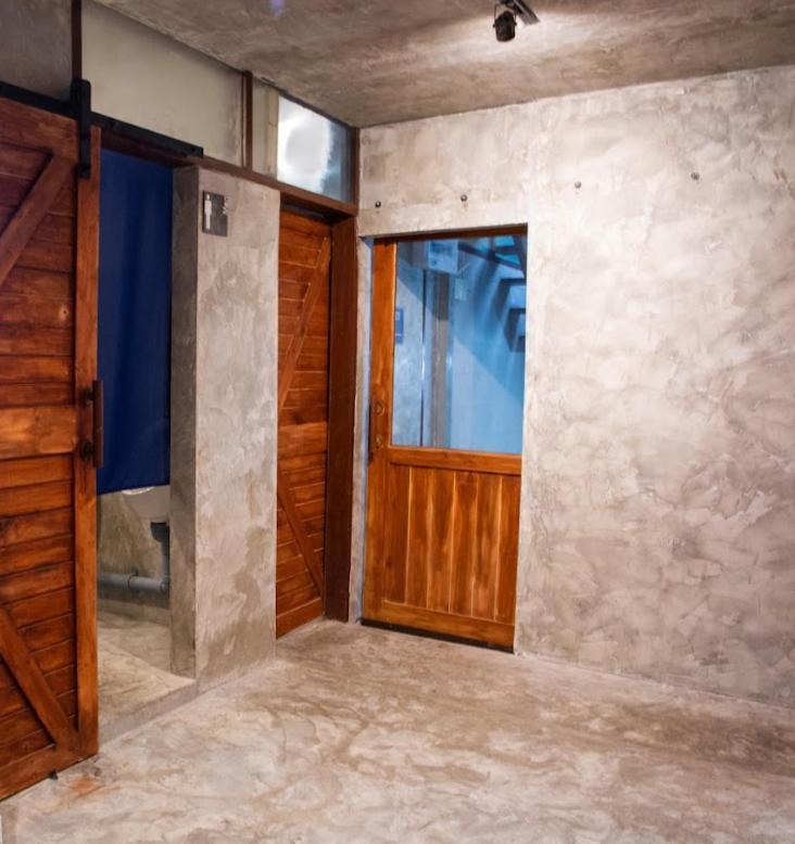Area81 Hideout Hostel Бангкок Екстер'єр фото